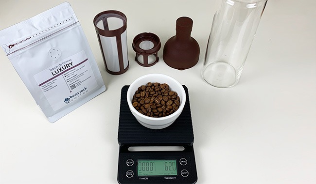 cold brew coffee step 1 grind 62g coffee